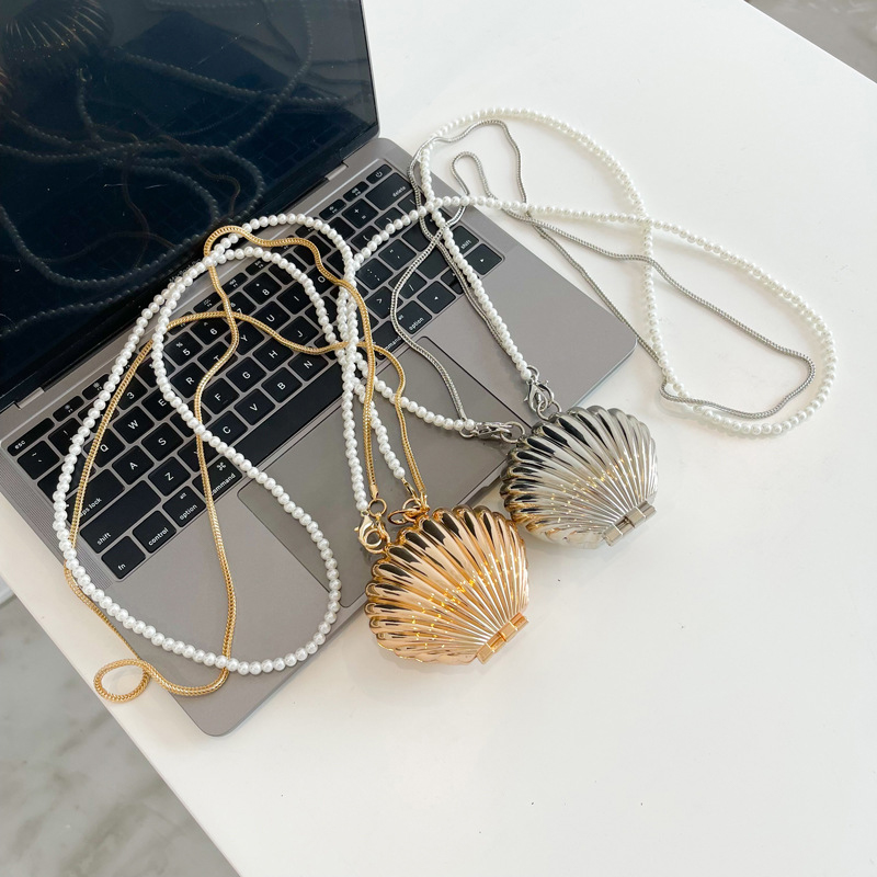 Borsa a conchiglia in metallo  - Beauty Makeup Quotes recensione e prezzo